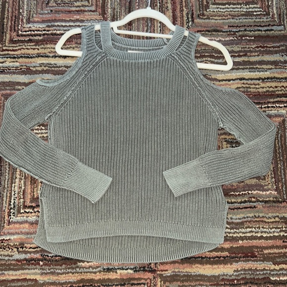 green sweater from Hollister size XS with cut outs around the shoulder - Picture 1 of 3